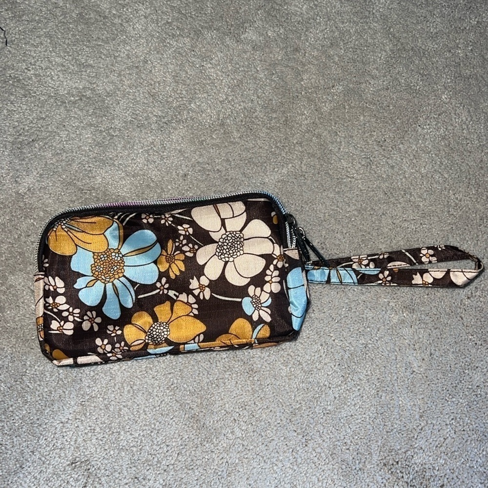 NWOT 3 zipper pocket wristlet with floral design
